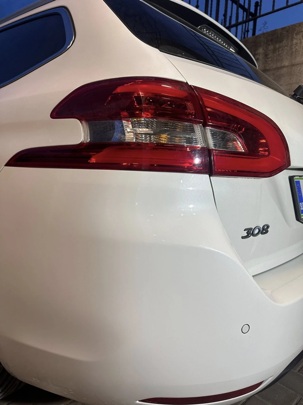 Peugeot 308 po popravilu in lakiranju zadnjega odbijača